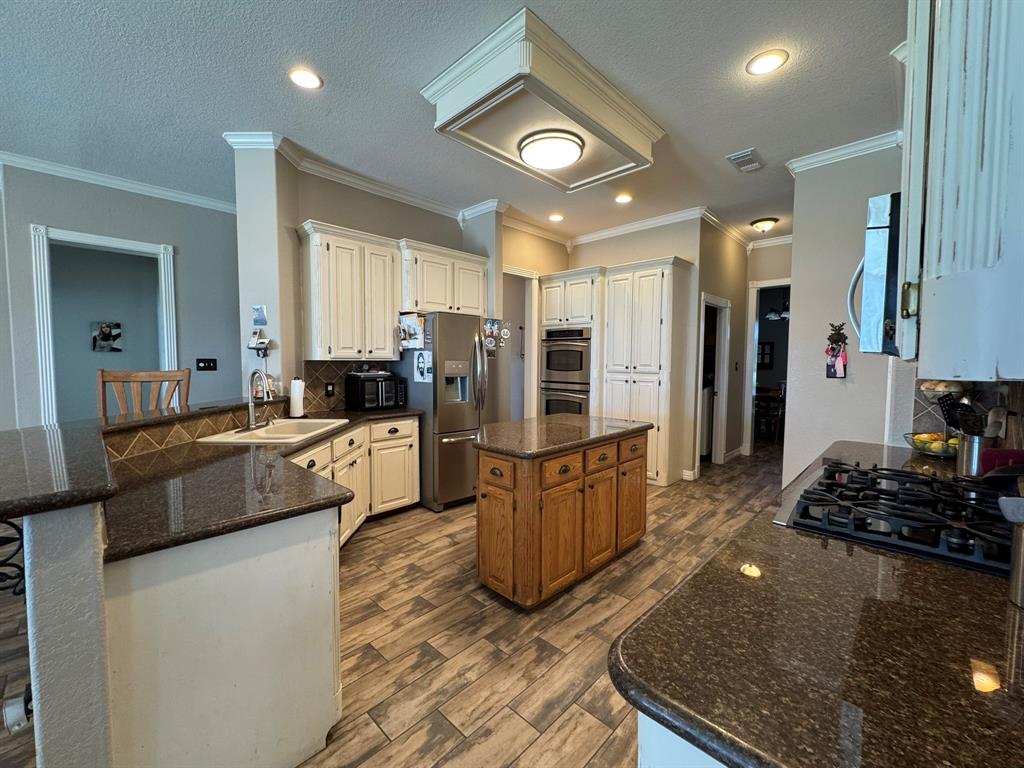 814 Sunset Trail, Angleton, Texas image 5