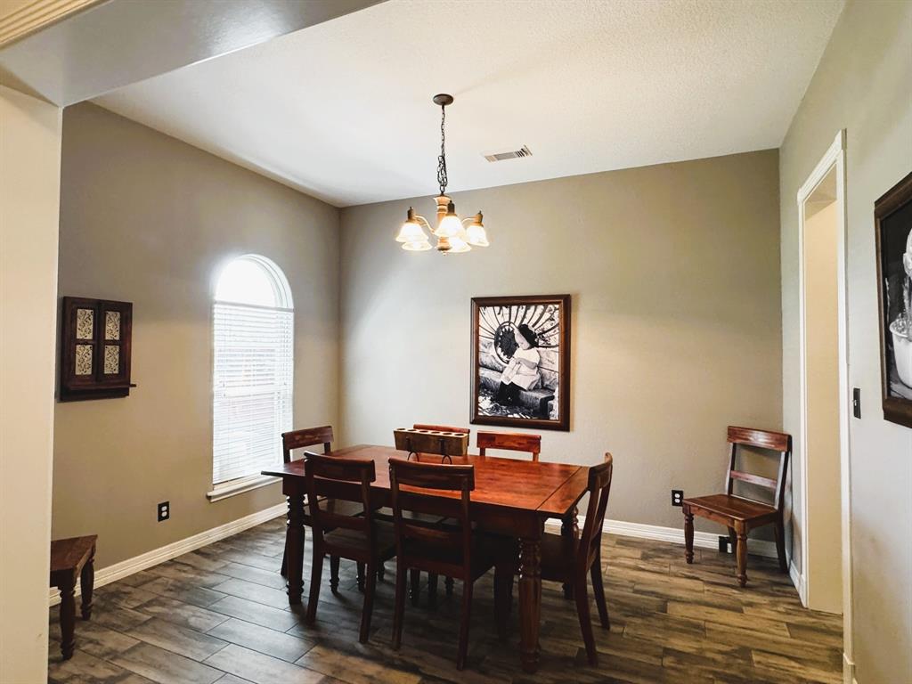 814 Sunset Trail, Angleton, Texas image 4