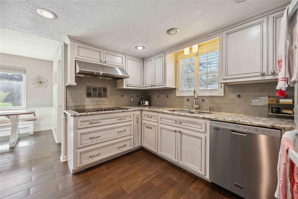 8127 Devonwood Lane, Houston, Texas image 11