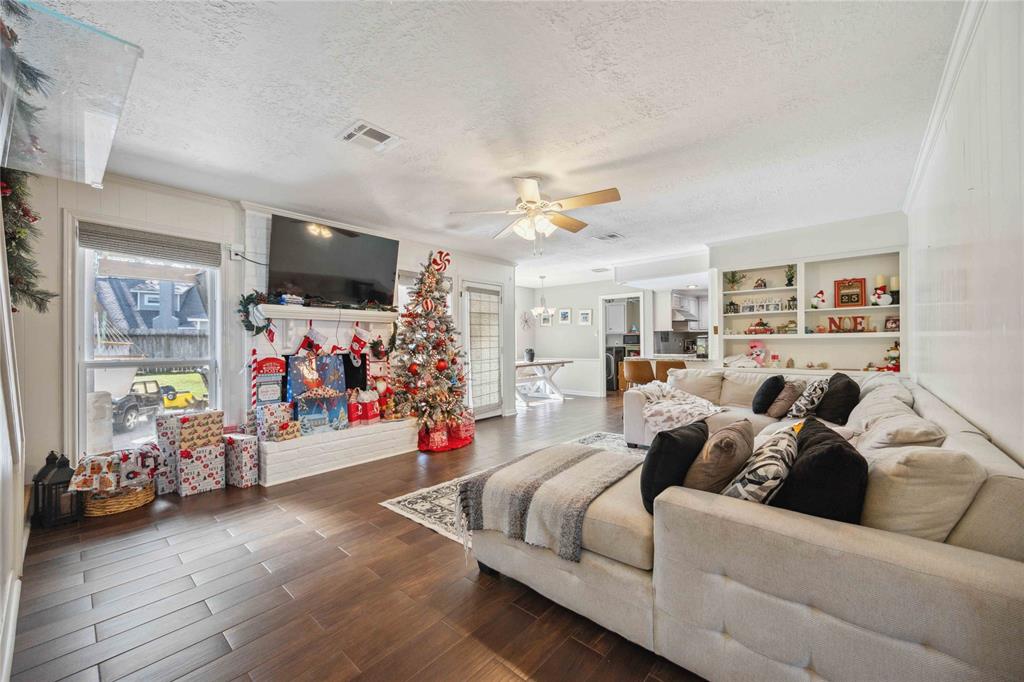 8127 Devonwood Lane, Houston, Texas image 5