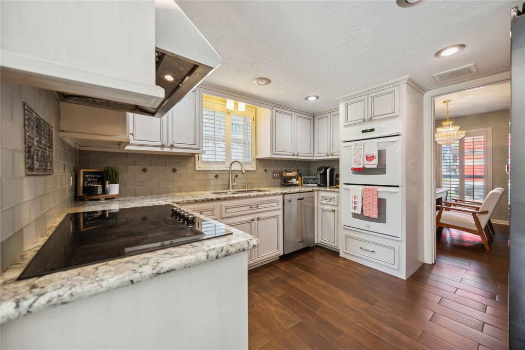 8127 Devonwood Lane, Houston, Texas image 12