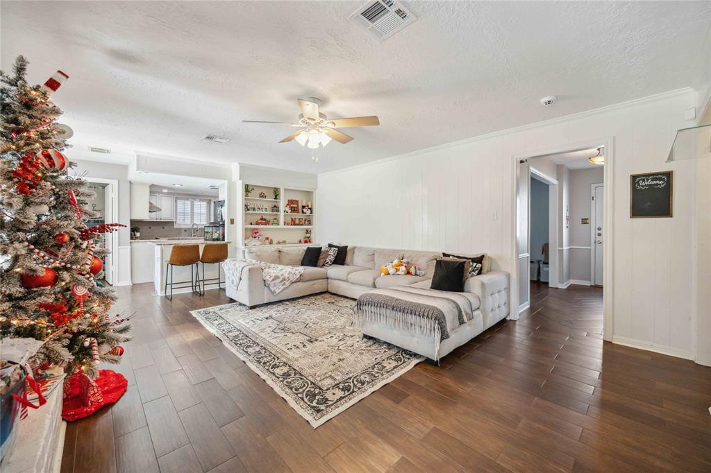 8127 Devonwood Lane, Houston, Texas image 6