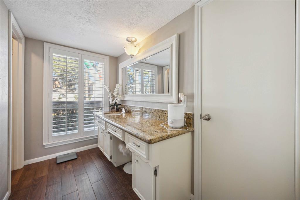 8127 Devonwood Lane, Houston, Texas image 17