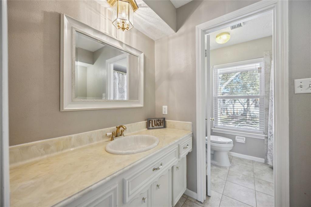 8127 Devonwood Lane, Houston, Texas image 23