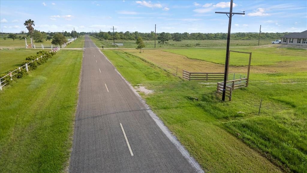 2196 W Bayshore Avenue, Anahuac, Texas image 7