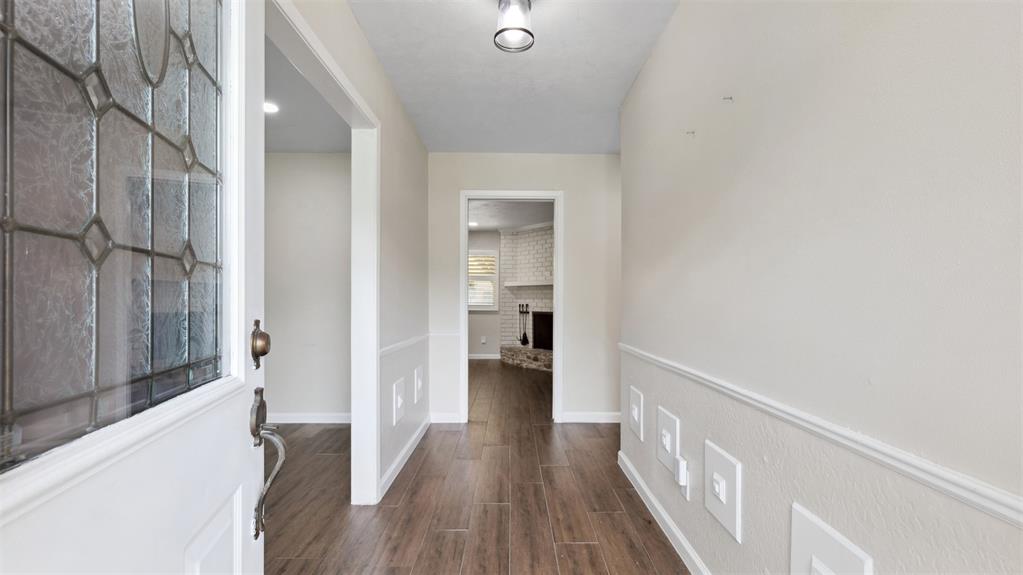 3203 W Piney Brook Drive, La Porte, Texas image 3