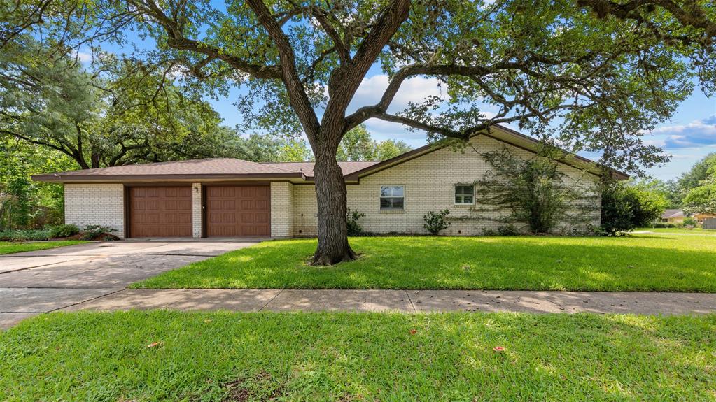 3203 W Piney Brook Drive, La Porte, Texas image 29