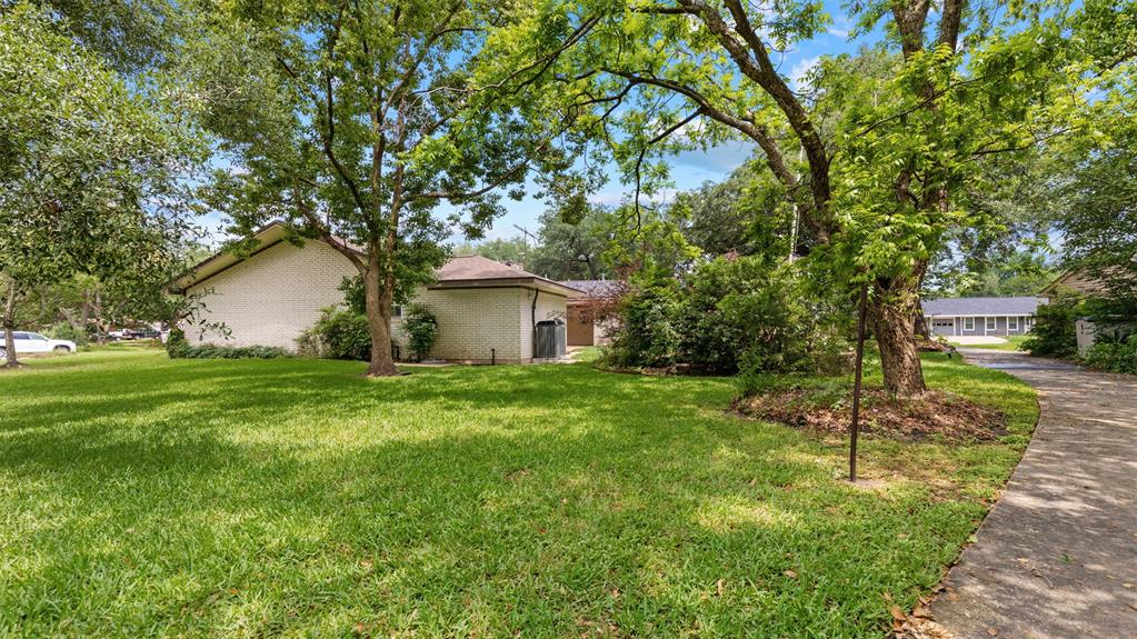 3203 W Piney Brook Drive, La Porte, Texas image 26