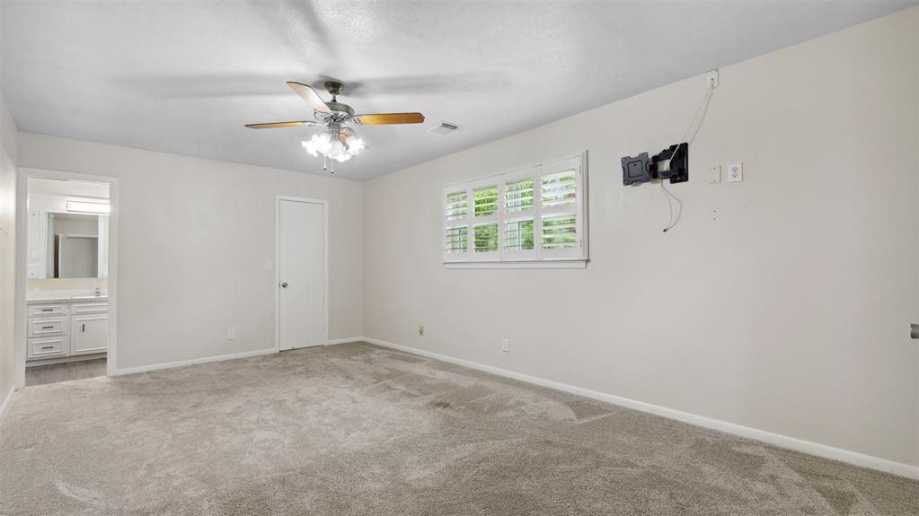 3203 W Piney Brook Drive, La Porte, Texas image 17