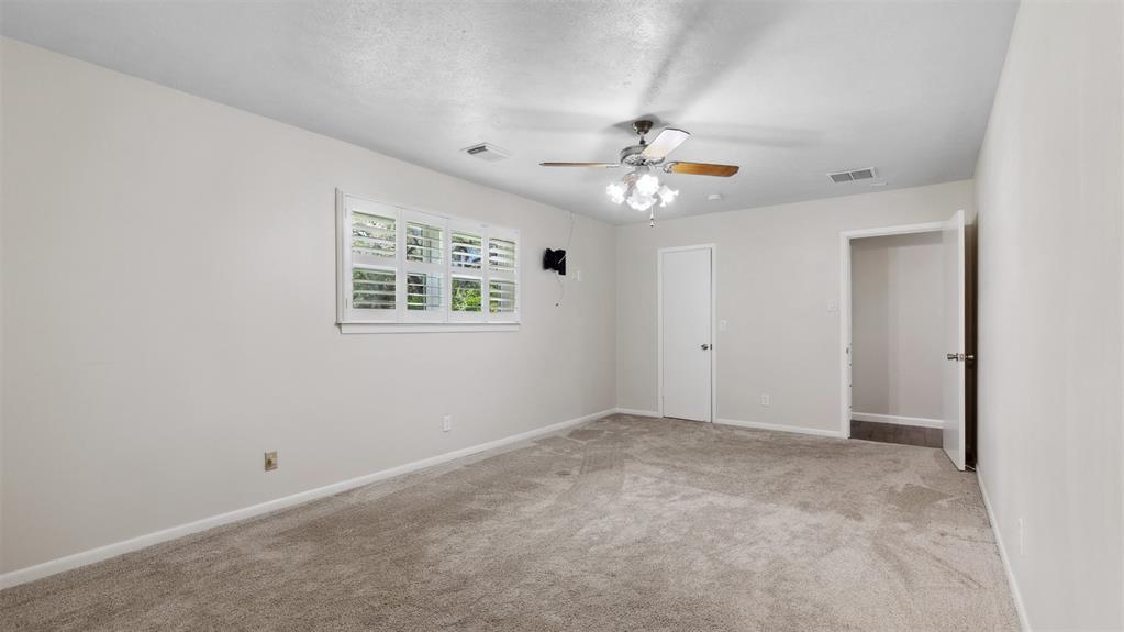 3203 W Piney Brook Drive, La Porte, Texas image 18