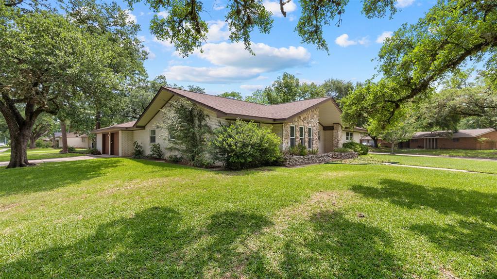3203 W Piney Brook Drive, La Porte, Texas image 2