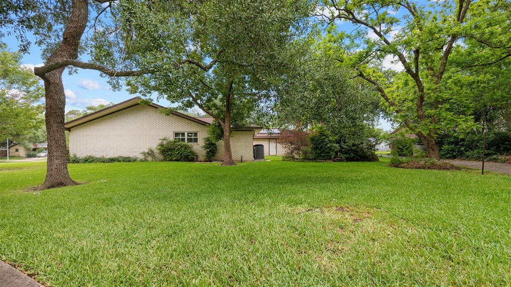 3203 W Piney Brook Drive, La Porte, Texas image 27