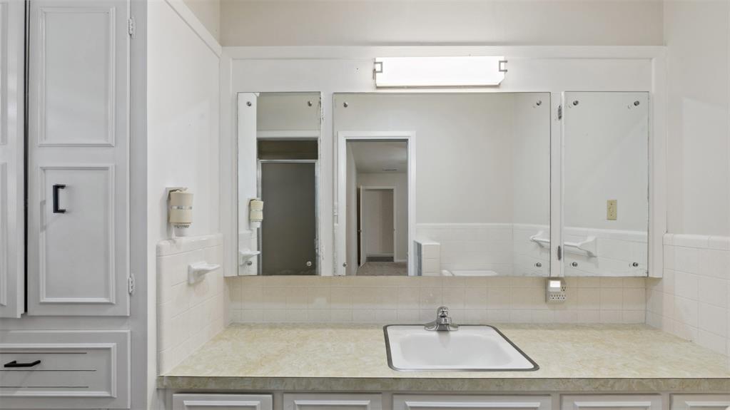 3203 W Piney Brook Drive, La Porte, Texas image 20