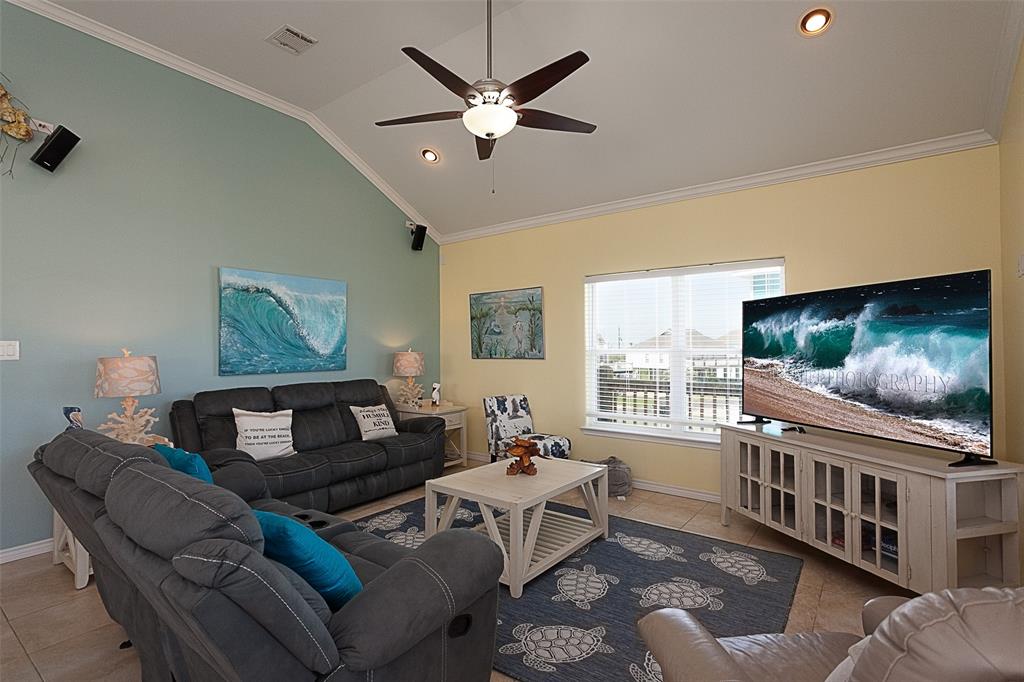 3208 Castle Drive, Crystal Beach, Texas image 8