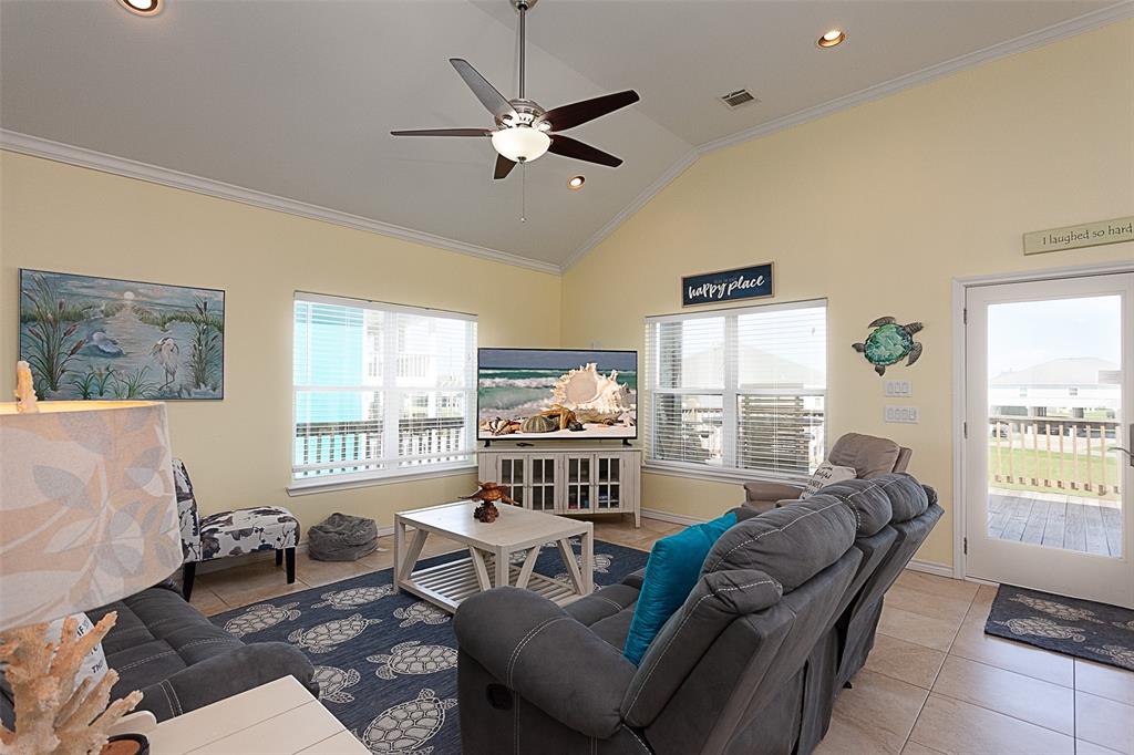 3208 Castle Drive, Crystal Beach, Texas image 9