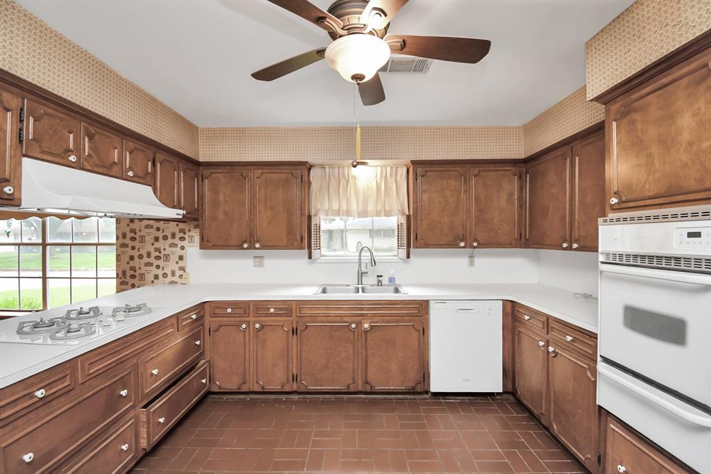 Photo 12 of 40 of 700 Rosewood Drive house