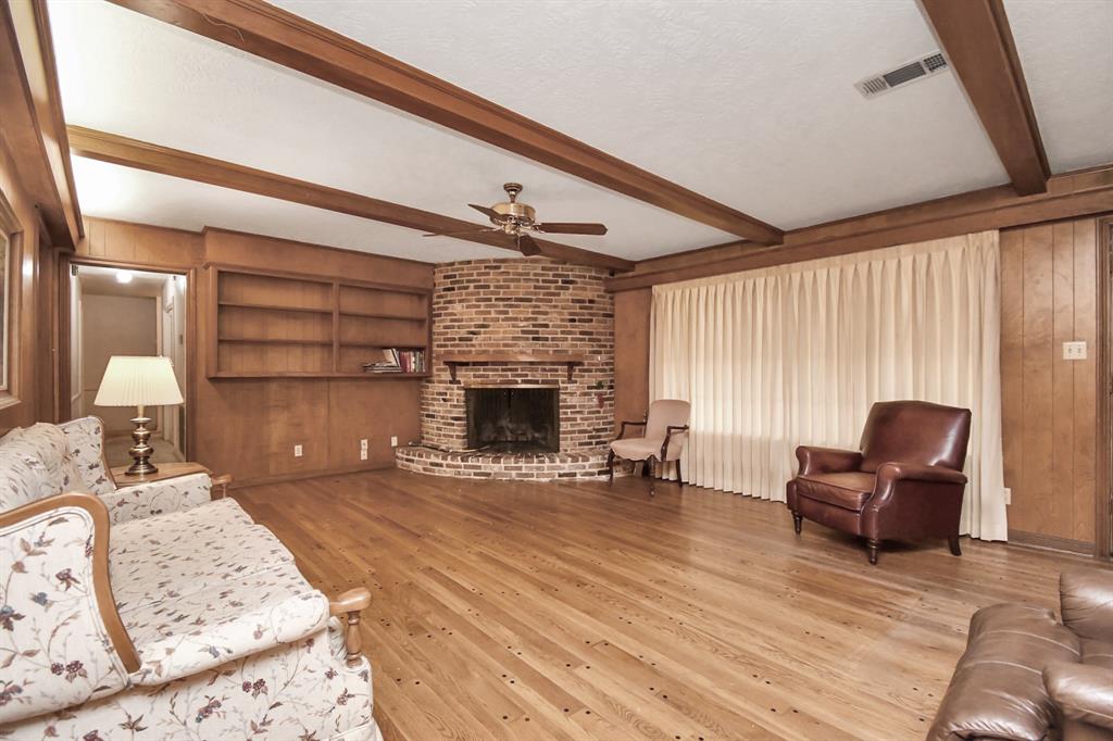 Photo 15 of 40 of 700 Rosewood Drive house