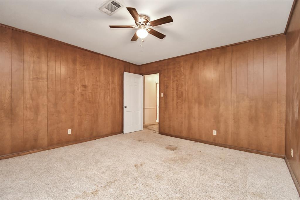 Photo 5 of 40 of 700 Rosewood Drive house