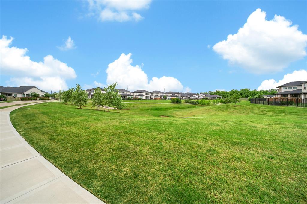 5615 Trinity Heights Lane, Sugar Land, Texas image 2