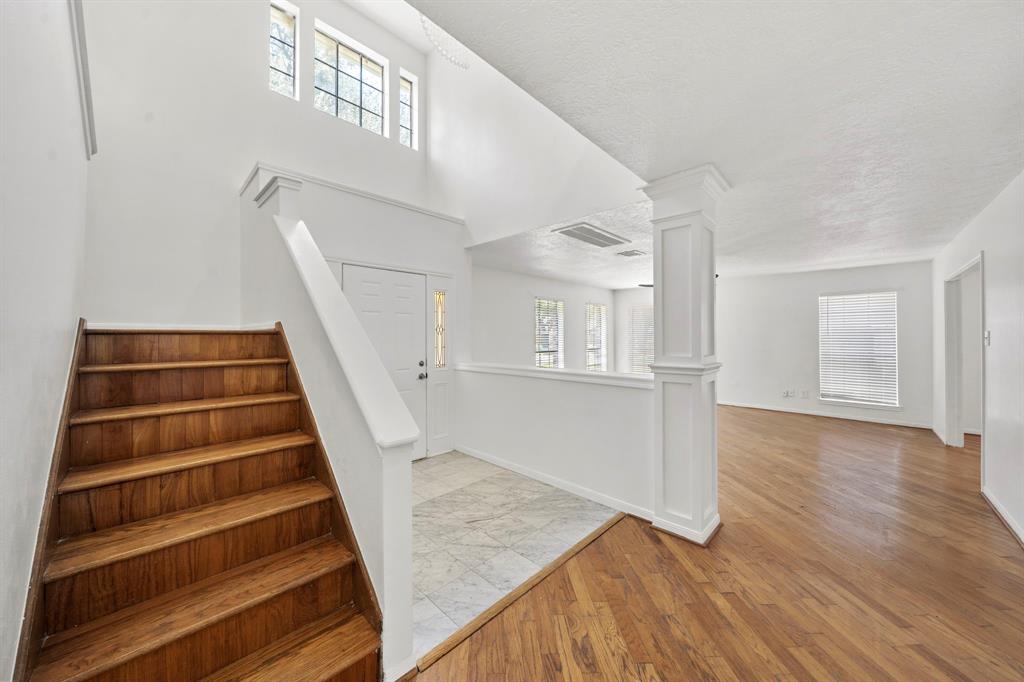 2406 Parkwood Lane