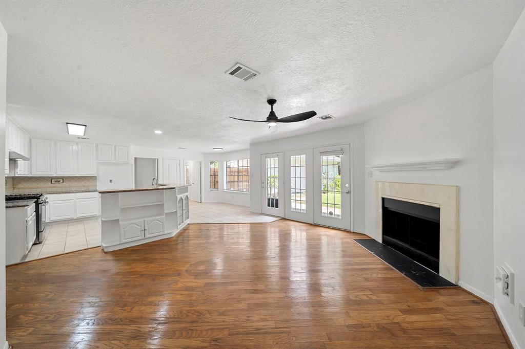 2406 Parkwood Lane
