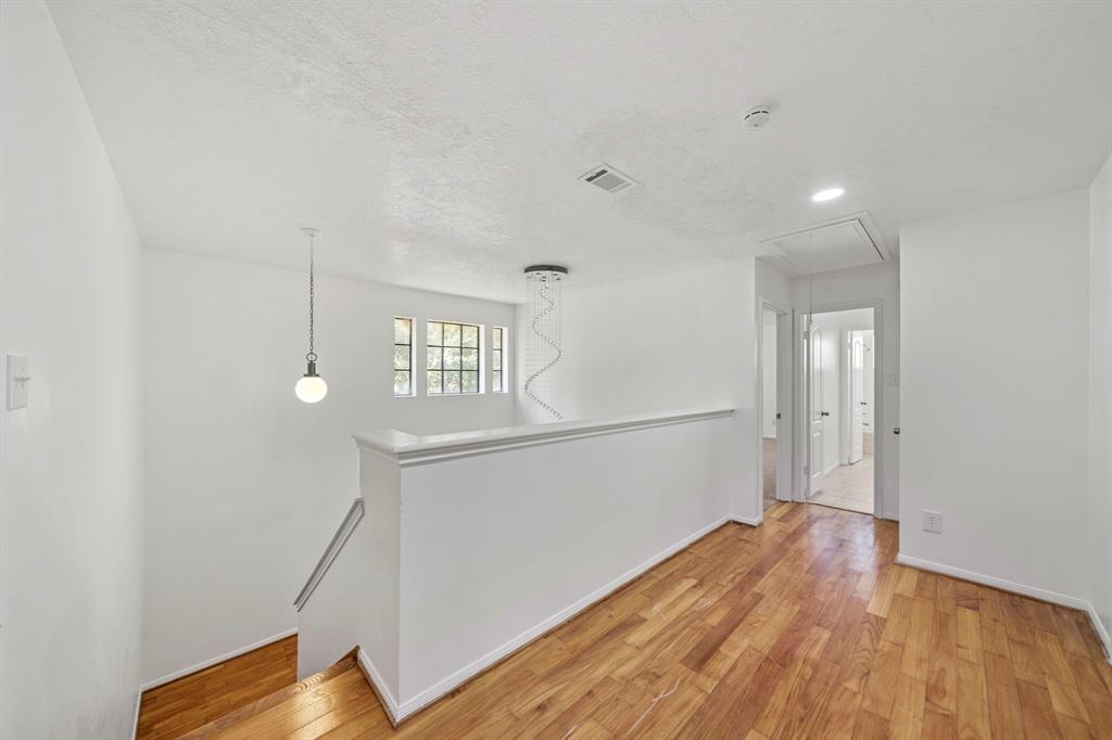 2406 Parkwood Lane