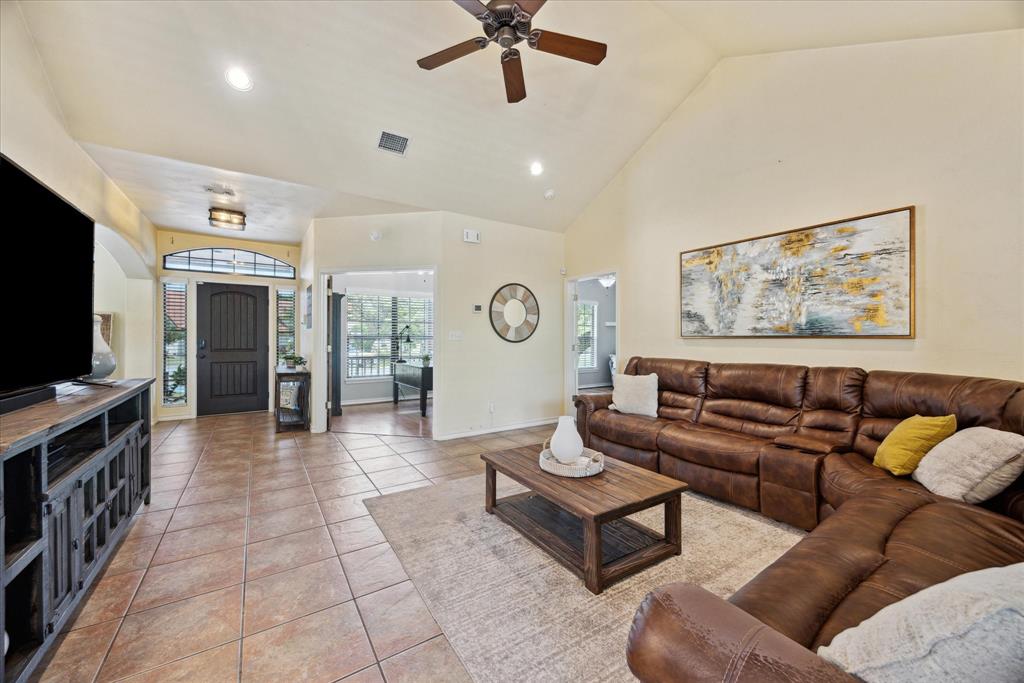 101 High Ridge Circle, San Marcos, Texas image 12