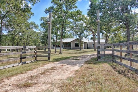 A home in Hallettsville