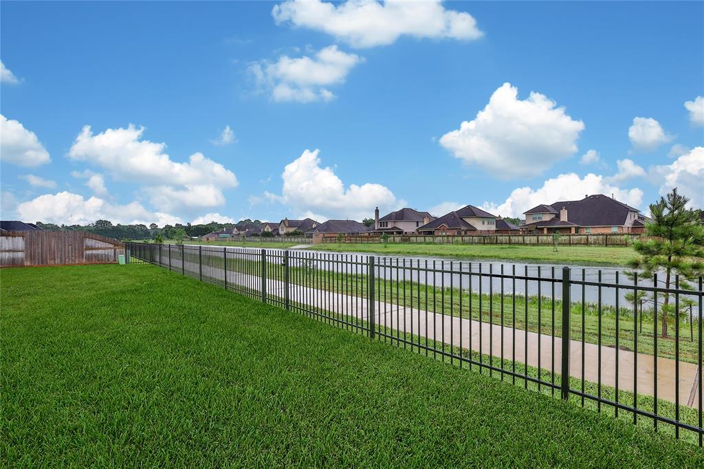 12002 Champions Forest Drive, Mont Belvieu, Texas image 33