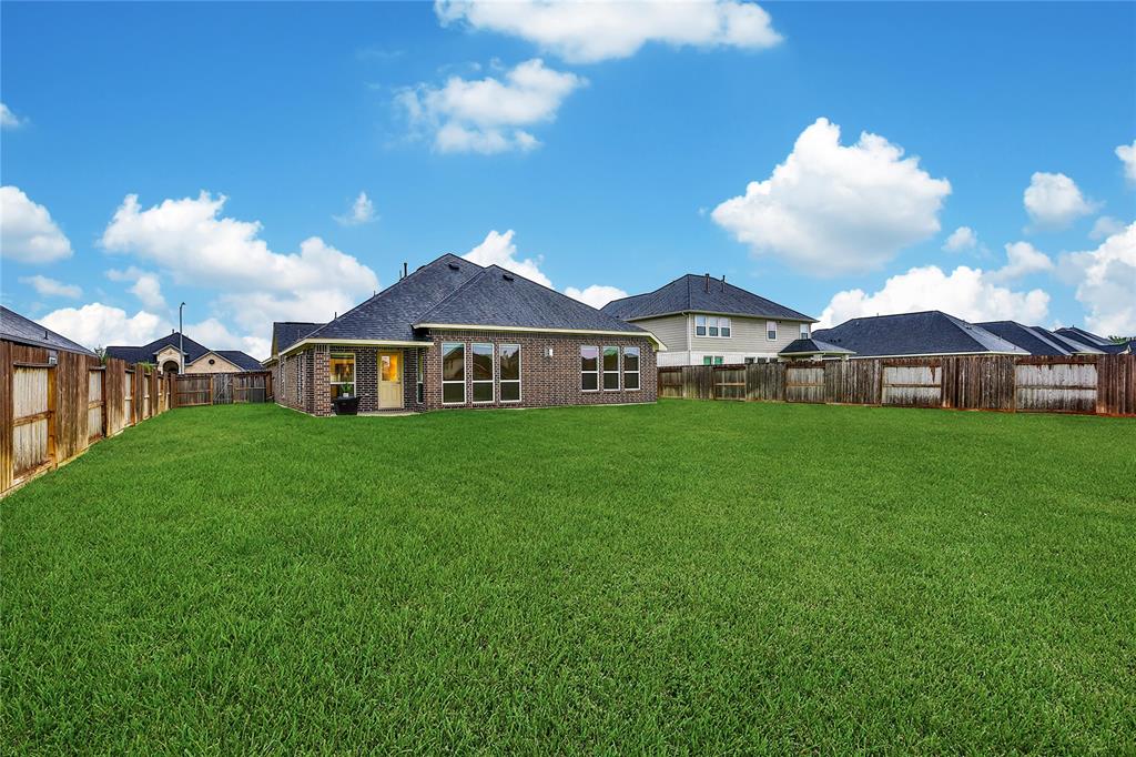 12002 Champions Forest Drive, Mont Belvieu, Texas image 30