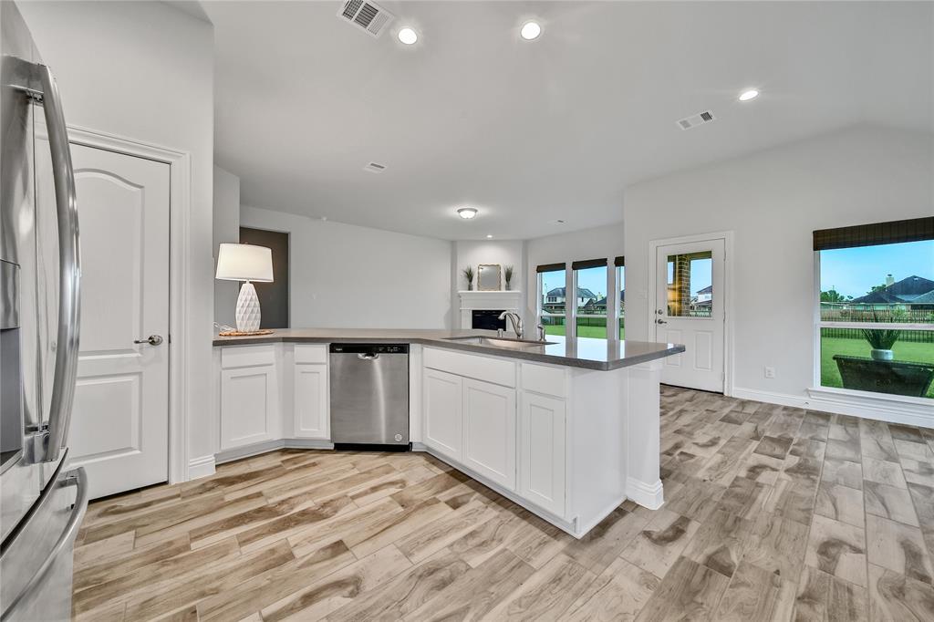 12002 Champions Forest Drive, Mont Belvieu, Texas image 11