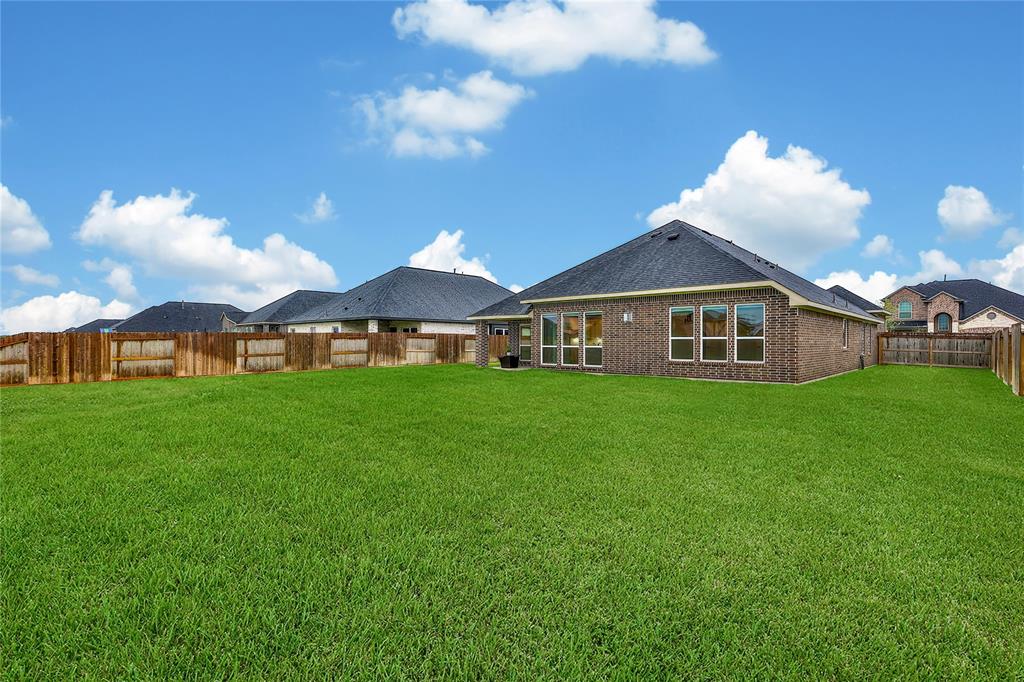12002 Champions Forest Drive, Mont Belvieu, Texas image 32