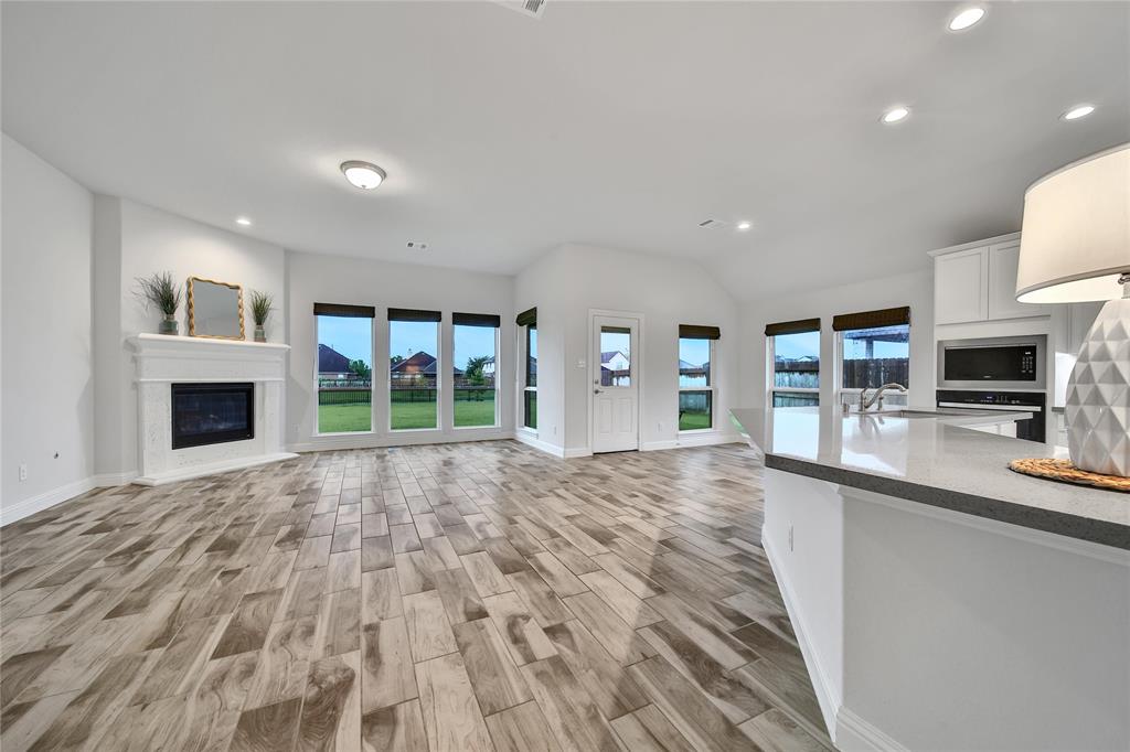 12002 Champions Forest Drive, Mont Belvieu, Texas image 12