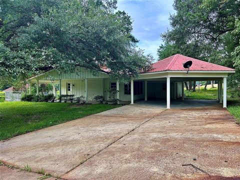 Photo of 413 Private Road 8475, Hillister, TX 77624 (MLS # 61122632)