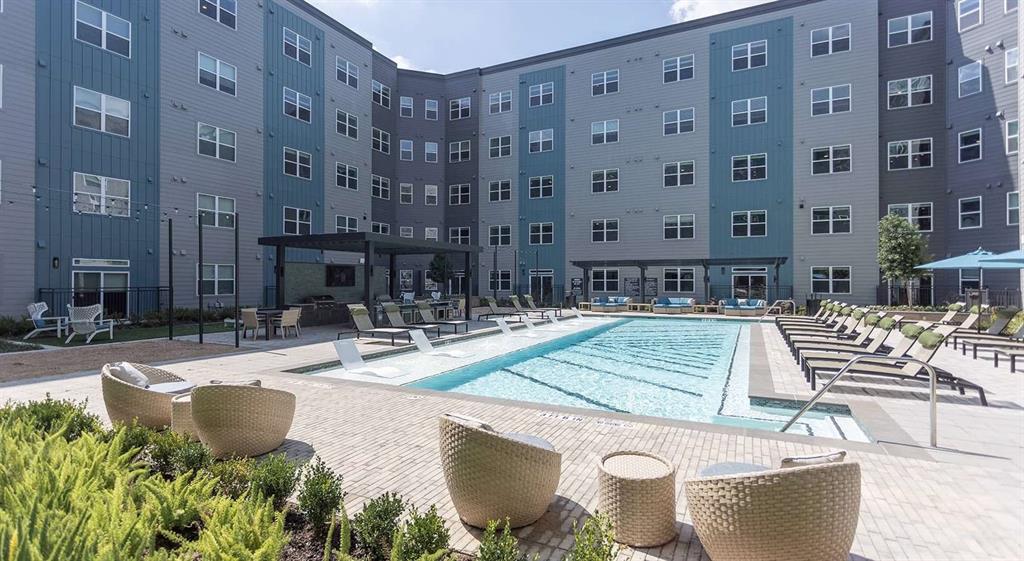 2425 Bell Street 1221
