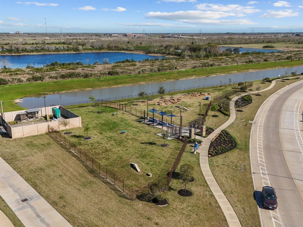 2414 Olancha Drive, Rosharon, Texas image 8