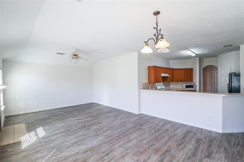10718 Goldfinch Road, Baytown, Texas image 8