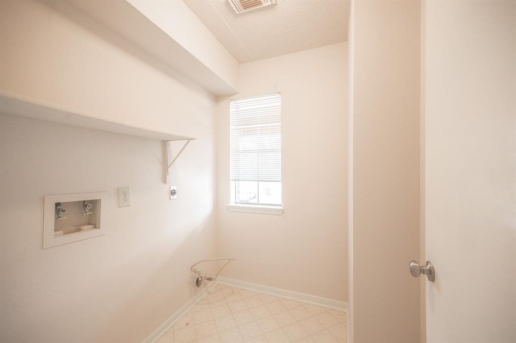 4711 Ten Sleep Lane, Friendswood, Texas image 21