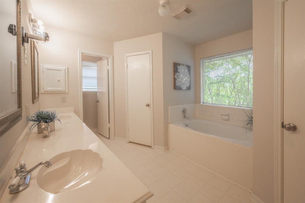 4711 Ten Sleep Lane, Friendswood, Texas image 23