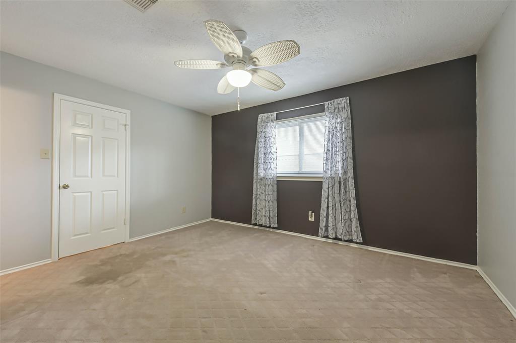 910 W Primrose Meadows Circle, Pearland, Texas image 14