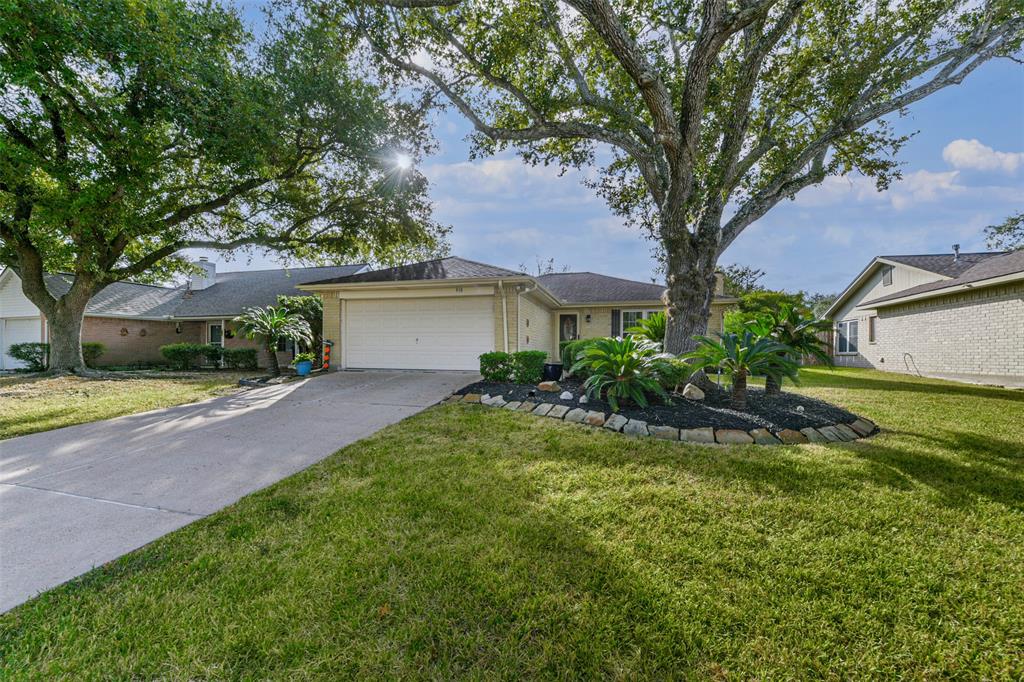 910 W Primrose Meadows Circle, Pearland, Texas image 1