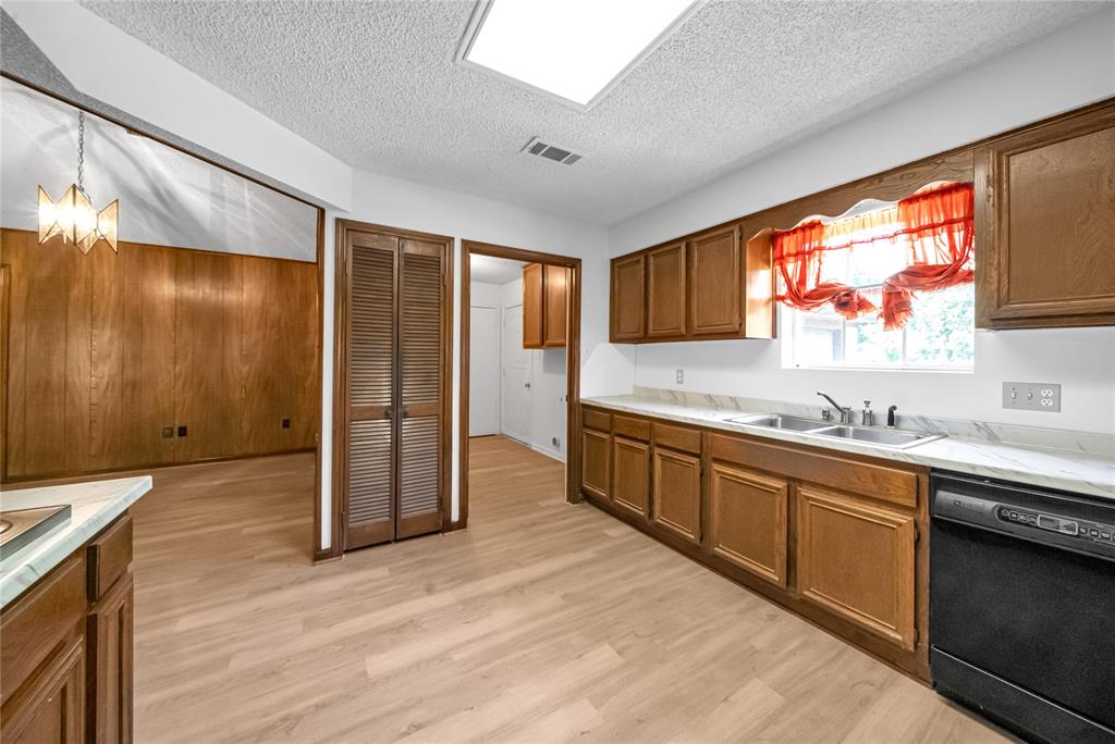 Angleton, Texas 77515, United States, 3 Bedrooms Bedrooms, ,2 BathroomsBathrooms,Residential,Active,163170