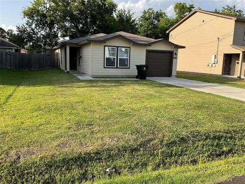 Photo of 411 Armstrong Street, Houston, TX 77029 (MLS # 93849228)