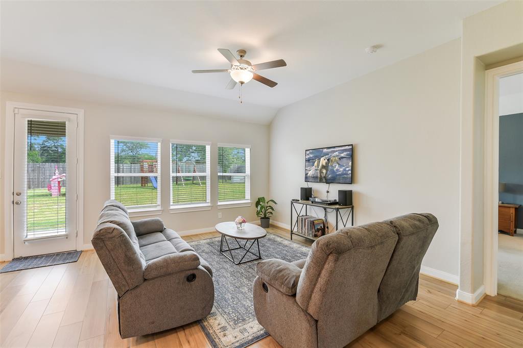 2379 Woodland Prairie Lane, Conroe, Texas image 5