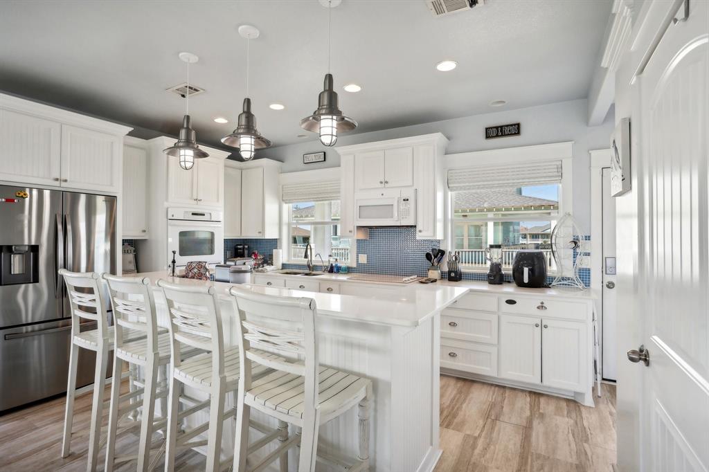 961 Hamilton Drive, Crystal Beach, Texas image 6