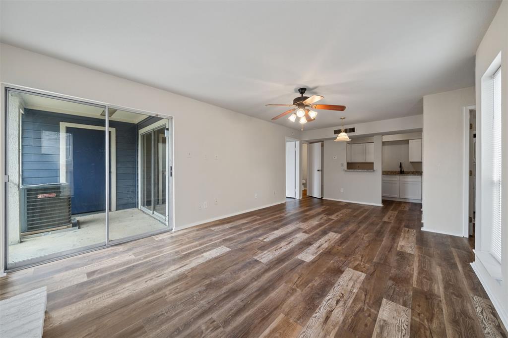 18519 Egret Bay Boulevard #1706, Webster, Texas image 4