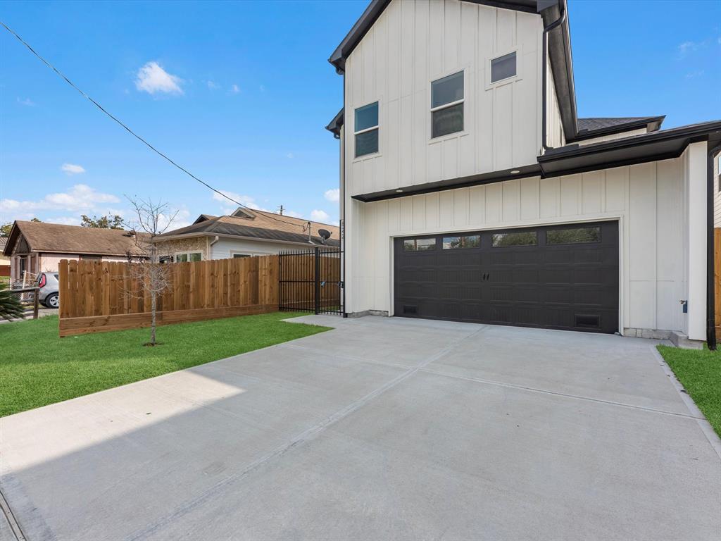822 E 32nd 1/2 Street