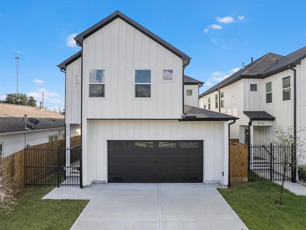 822 E 32nd 1/2 Street