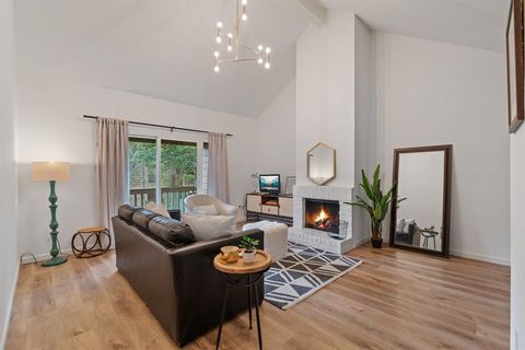 Photo of 2100 Tanglewilde Street #422, Houston, TX 77063 (MLS # 28098059) Photo of 2100 Tanglewilde Street #422, Houston, TX 77063 (MLS # 28098059)