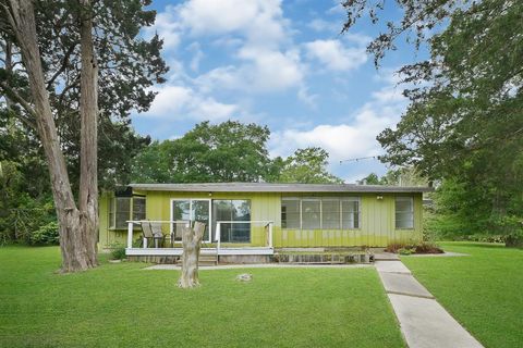 Single Family Residence in Dickinson TX 12305 Pine Oak Drive 15.jpg